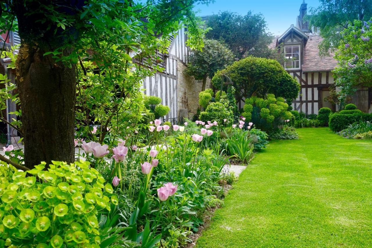 Le Jardin De La Cathedrale Bed and Breakfast Troyes Eksteriør billede