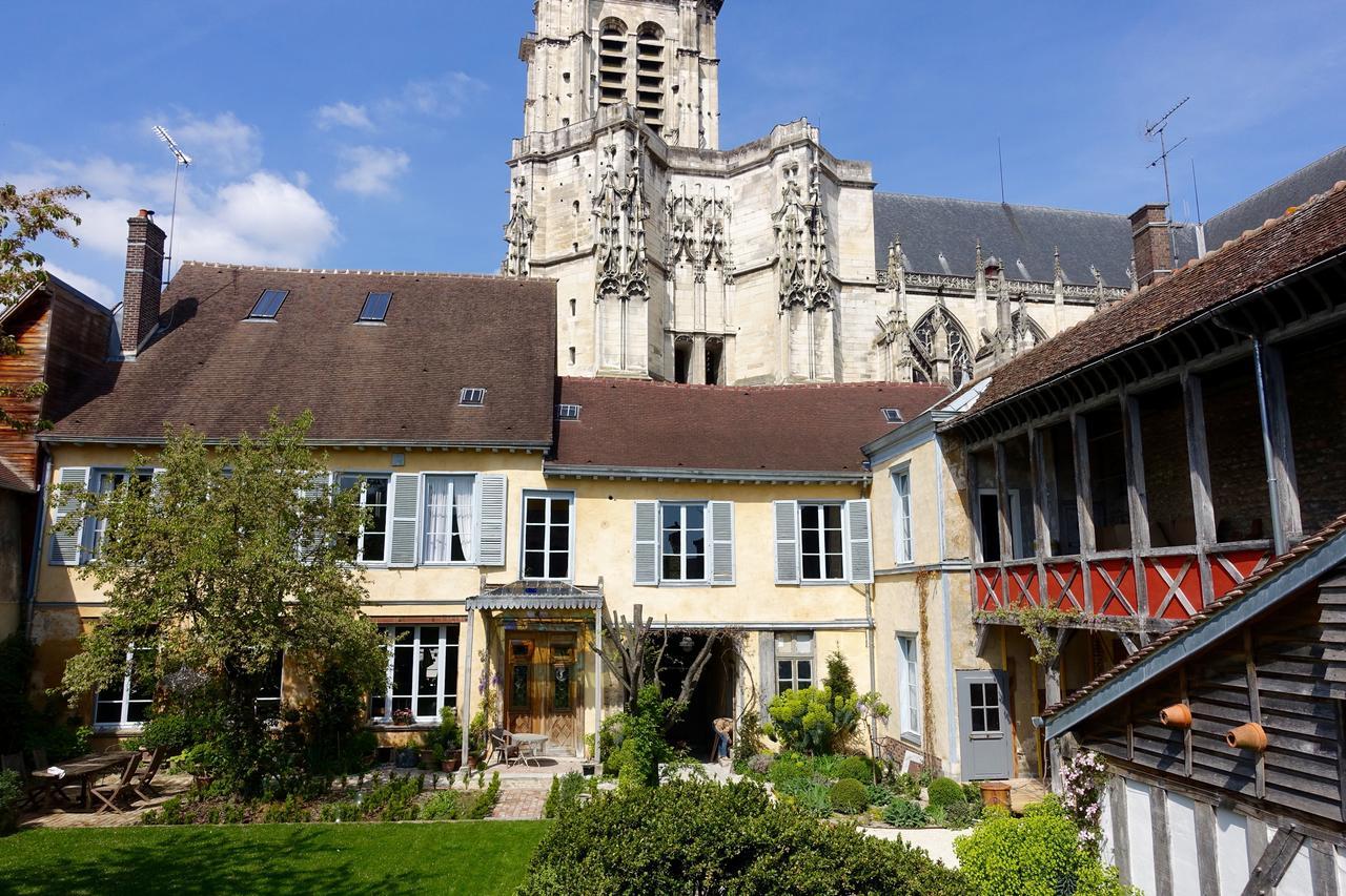 Le Jardin De La Cathedrale Bed and Breakfast Troyes Eksteriør billede