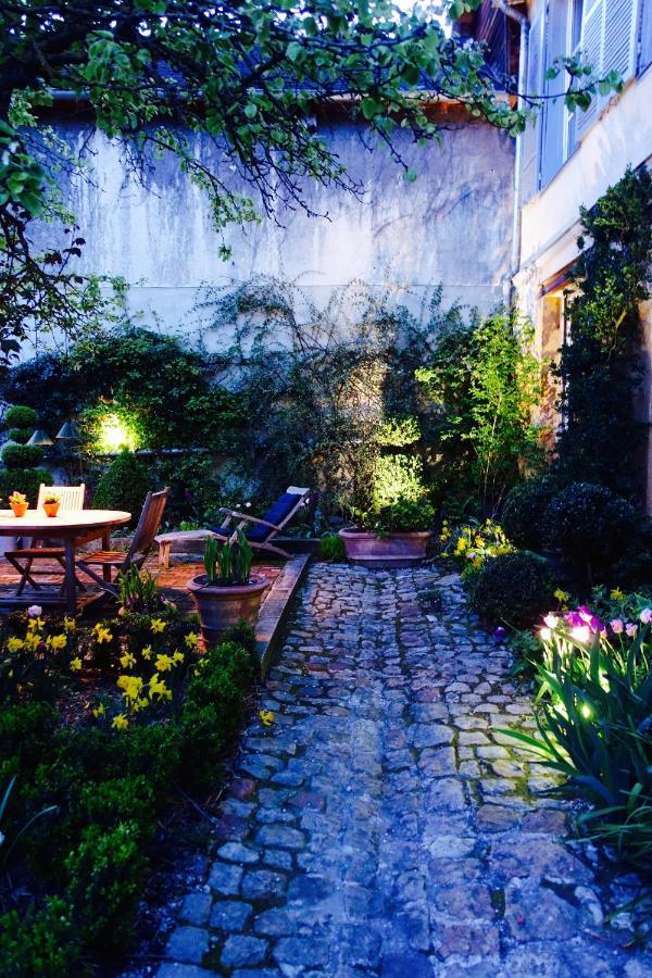 Le Jardin De La Cathedrale Bed and Breakfast Troyes Eksteriør billede